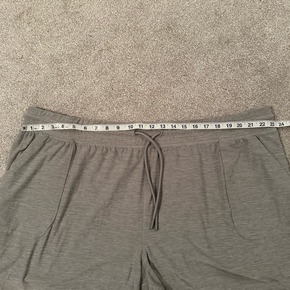 MTA Sport Gray Women's Shorts Size 3X EUC - Picture 8 of 9